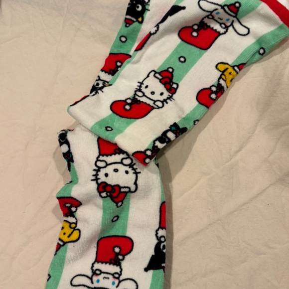 Hello Kitty & Friends Christmas hand towels, set of 2, NWOT - Picture 4 of 8